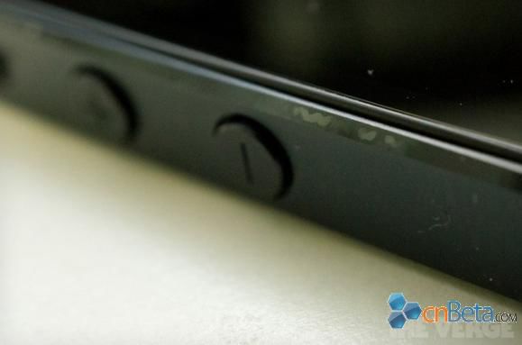 iPhone 5用户反映开箱后手机外壳即有划痕擦伤现象-第1张图片-太平洋在线下载
