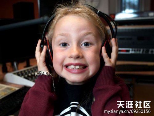 dj混音手机版:6岁女孩爱打碟混音 或成世界最年轻电台DJ(转载)