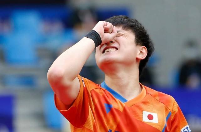 冰冰手机:3-0打哭日本张本智和，中国队3-2险胜冲冠，18岁“眼镜侠”大爆发