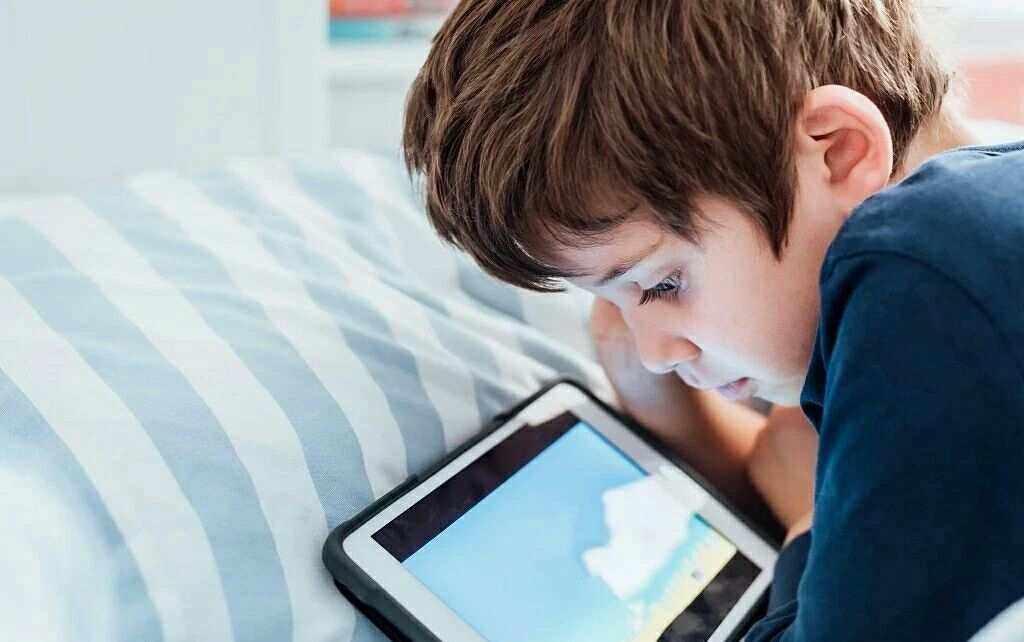 教育资讯孩子痴迷手机怎么让孩子戒掉网瘾和手机